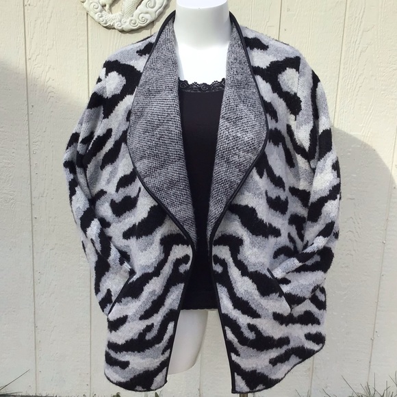 EUC Winter Camo Print Cozy Jacquard Overpiece - Picture 7 of 16